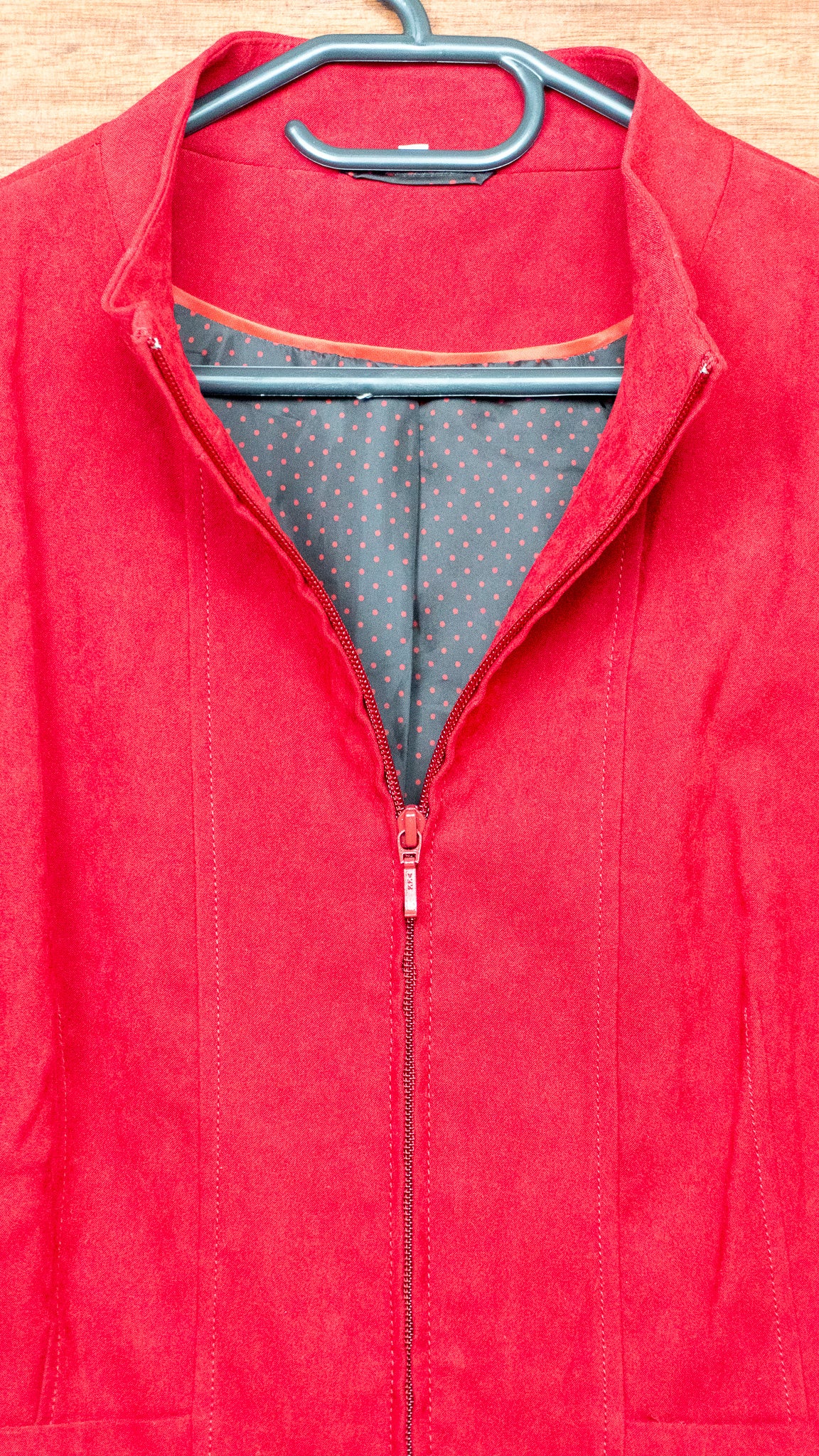 The Crimson Zip - Isle