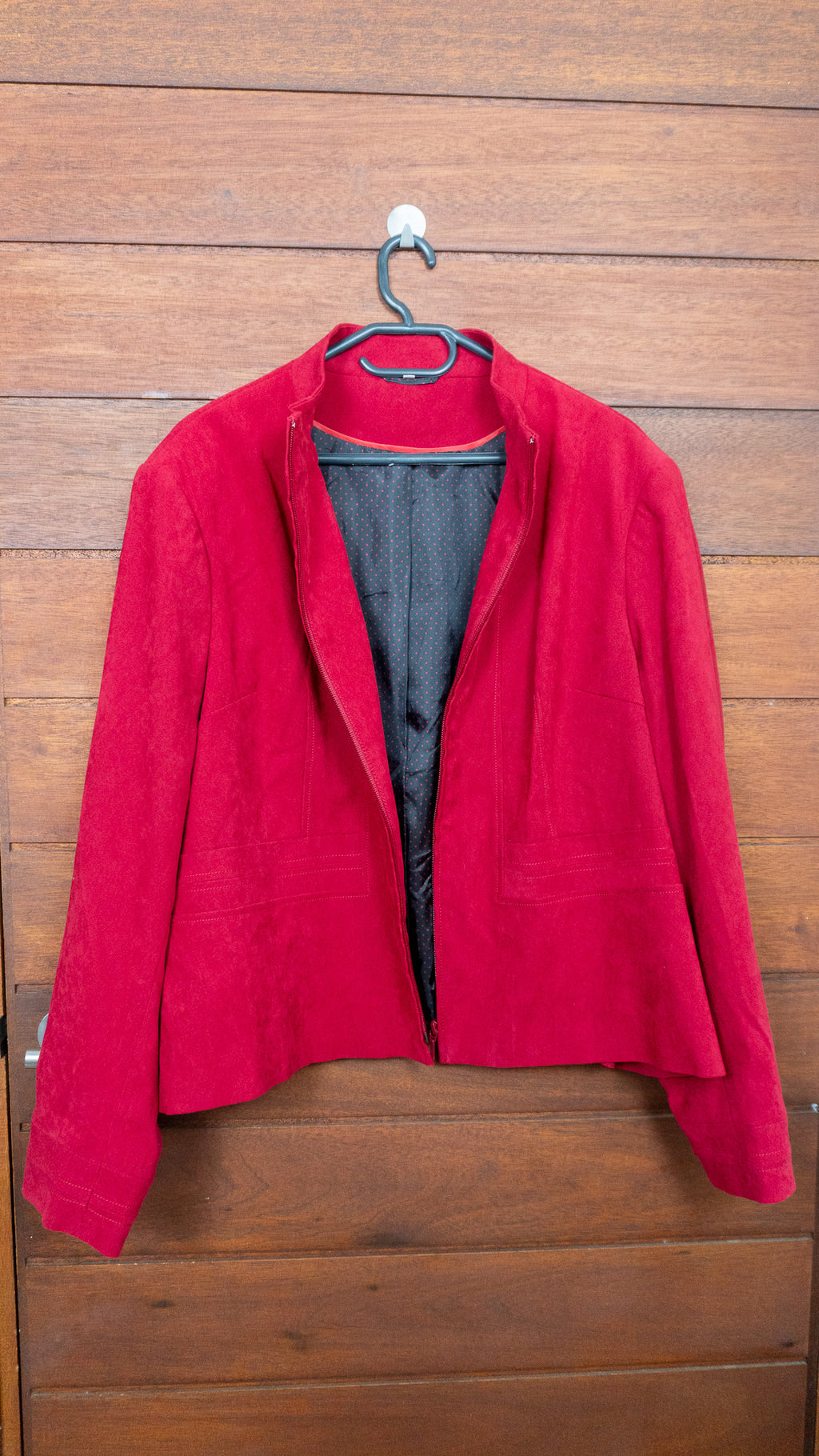 The Crimson Zip - Isle