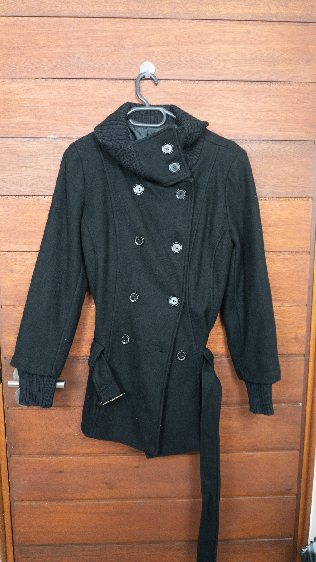 The Black Knit Collar