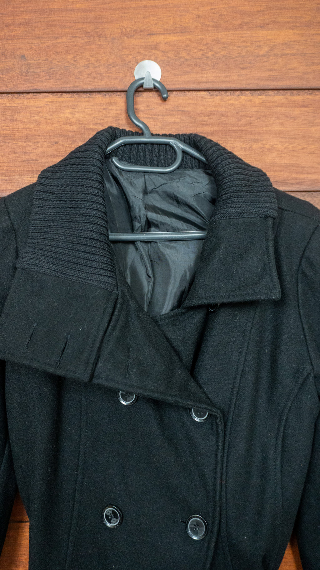 The Black Knit Collar