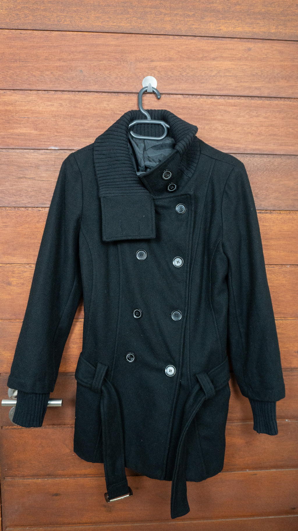 The Black Knit Collar