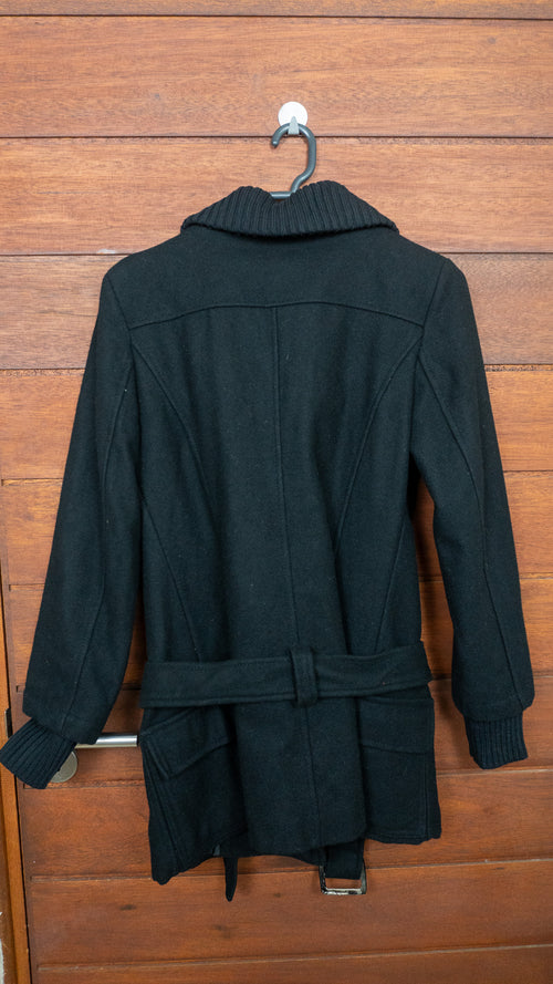 The Black Knit Collar